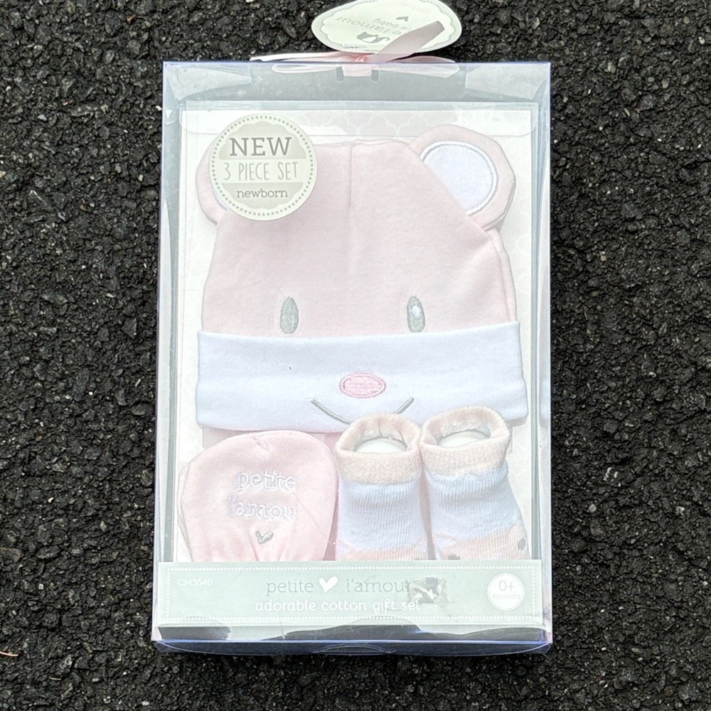 Newborn Baby Girl Gift Set Cap Mittens Socks by petite l’amour